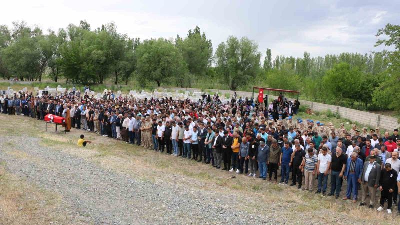 Karaciğer hastalığına yenik düşen Uzman Çavuş son yolculuğuna uğurlandı
