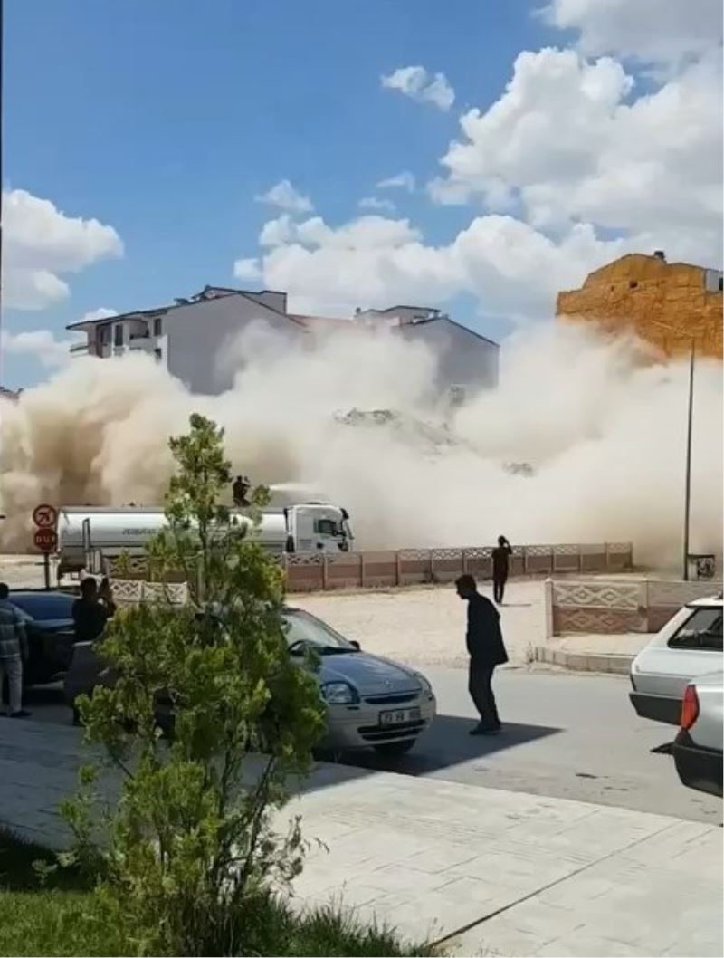 Elazığ’da 5 katlı bina korna sesi ile yıkıldı
