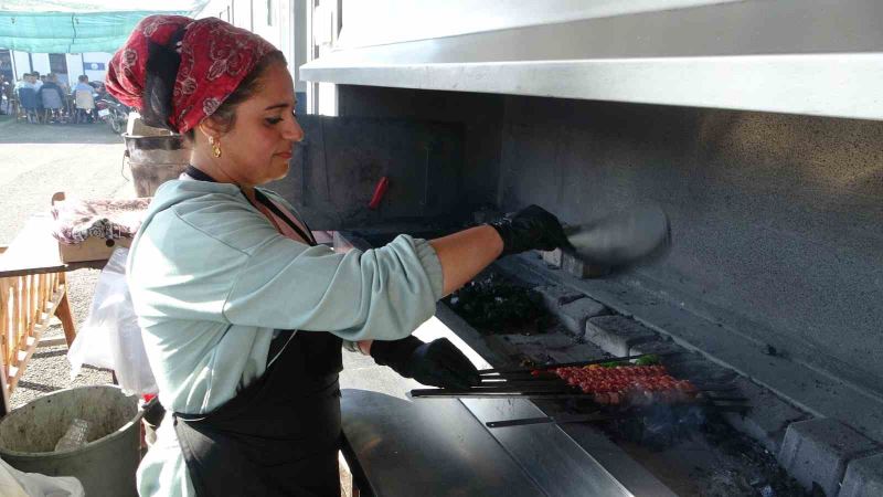 Malatya’nın tek kadın kebap ustası konteynerde ekmek mücadelesini sürdürüyor
