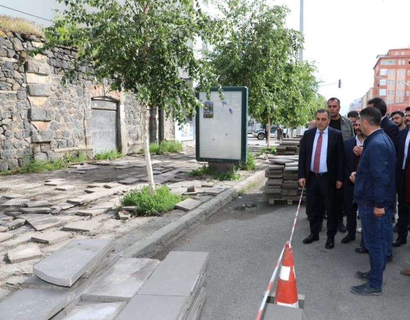 Kars Belediyesi kaldırımları yapıyor
