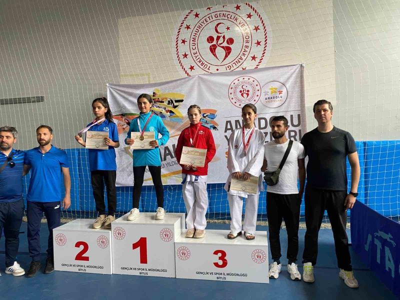 Karslı sporcular madalyayla döndü
