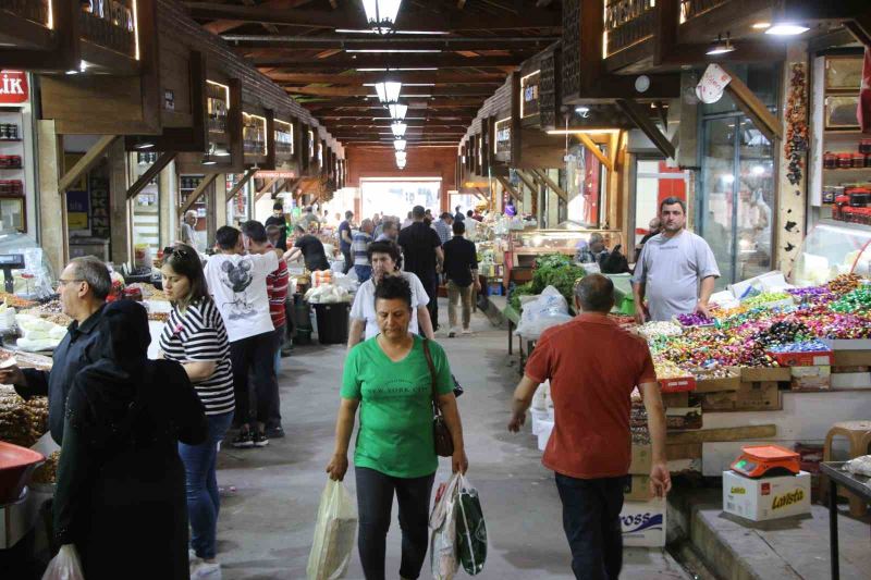 Elazığ Kapalı Çarşıda Kurban Bayramı yoğunluğu
