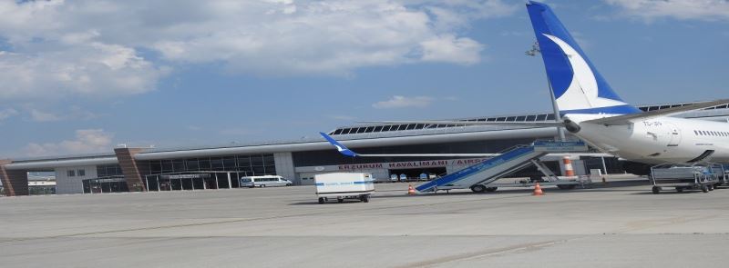 Erzurum Havalimanı 500 bin yolcuyu ağırladı
