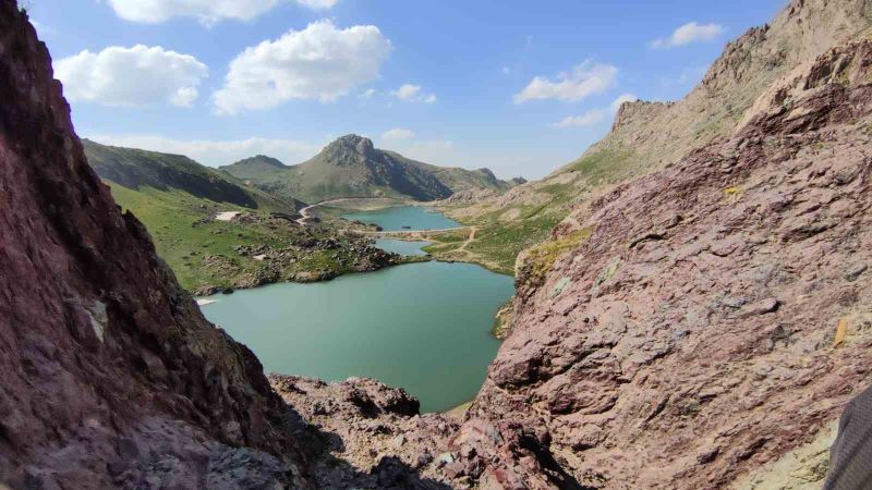 Terörden temizlenen Cilo Dağları ve Sat Buzul Gölleri doğal güzellikleri ile hayran bırakıyor
