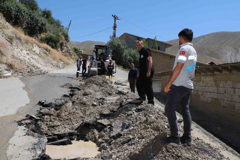 Hakkari’deki su arıza işçilerinin zorlu mesaisi
