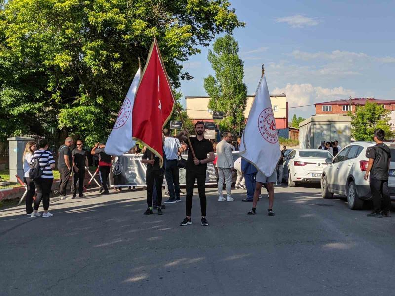 ANALİG voleybolcuları Ardahan’da kortej yürüyüşü yaptı
