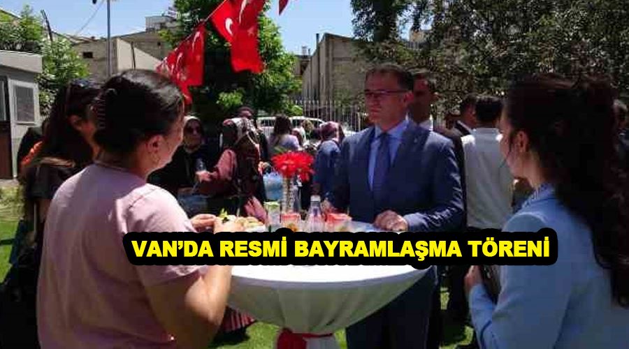 Van’da resmi bayramlaşma töreni