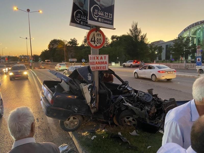 Hurdaya dönen araçtan sağ çıktı
