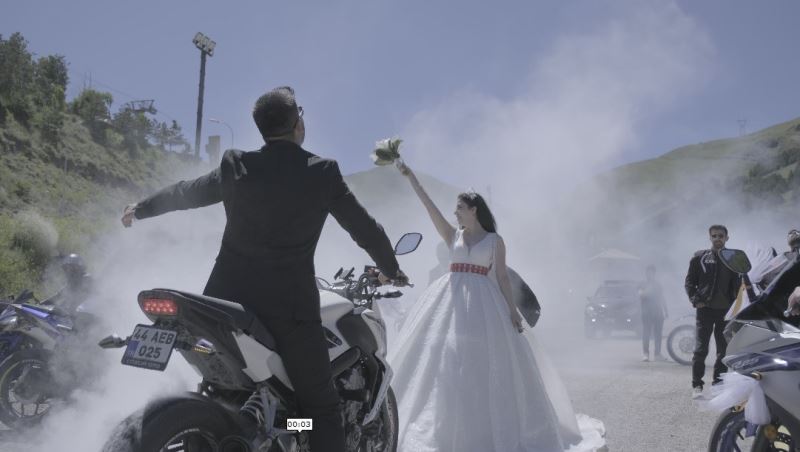 Erzurum’da motosikletli düğün alayı
