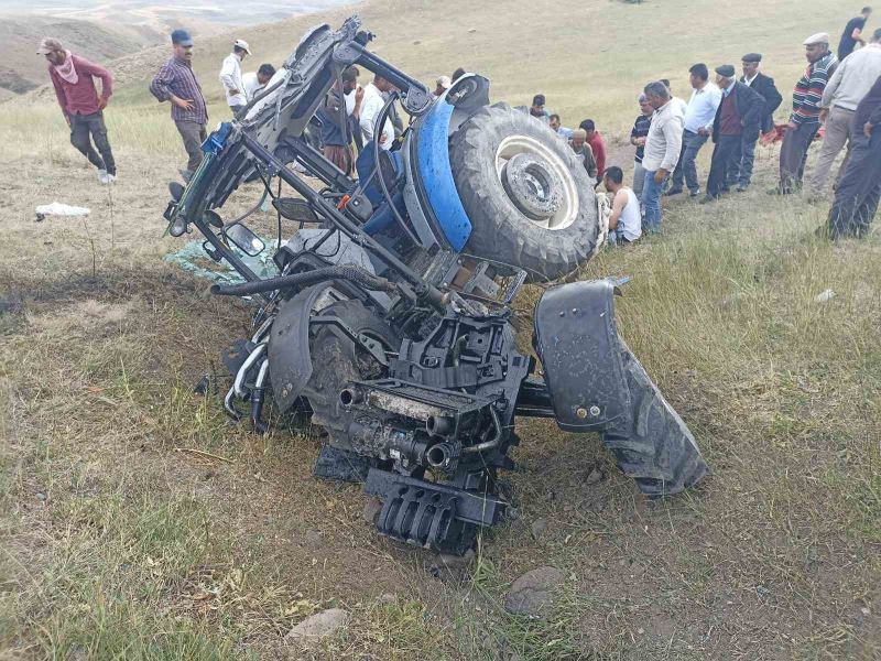 Traktör devrildi, yaralılar helikopterle hastaneye getirildi
