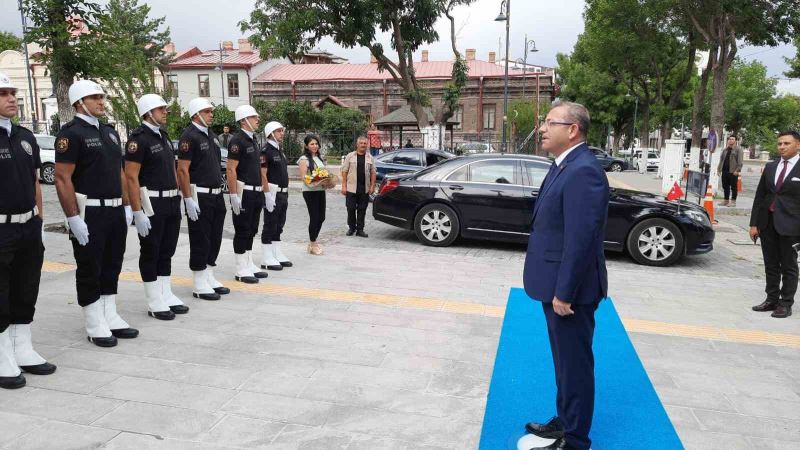 Kars Valisi Ziya Polat, görevine başladı
