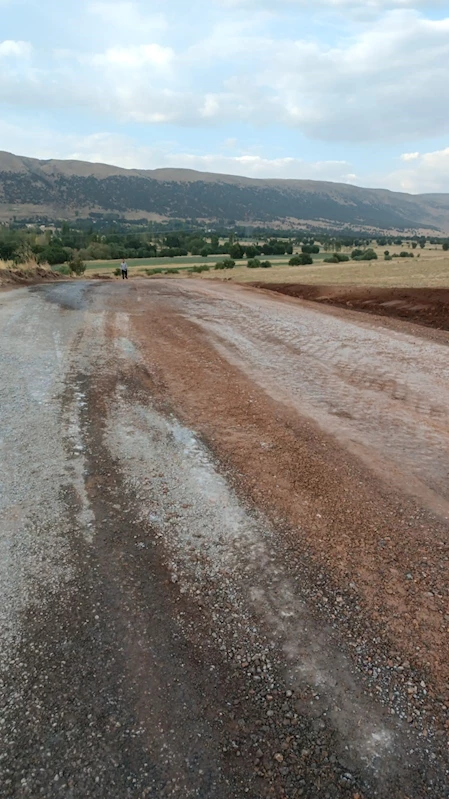 Güroymak’ta tozlu yollar tarihe karışıyor
