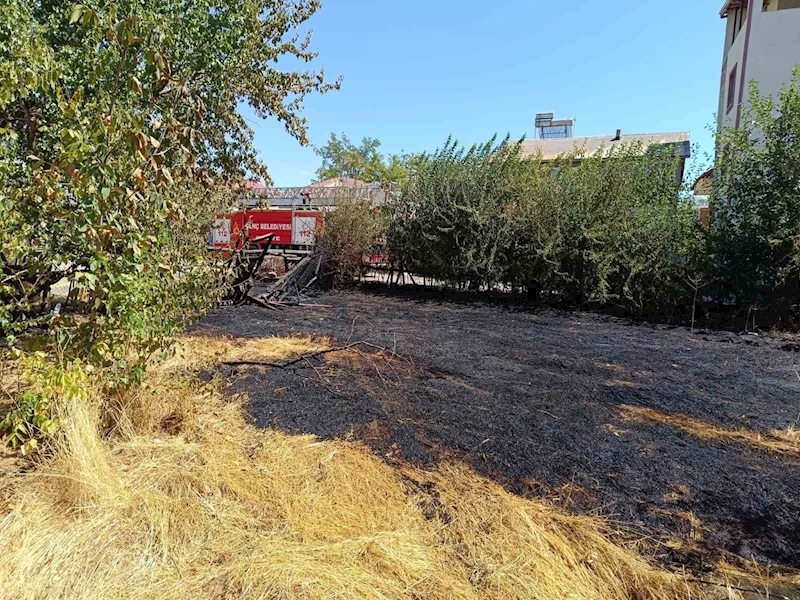 Bingöl’de örtü yangını eve sıçramadan söndürüldü
