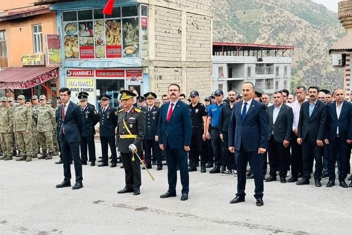 Şemdinli ve Derecik’te Zafer Bayramı coşkuyla kutlandı
