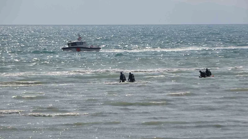 Emniyetin ‘kurbağa adamları’ Rojin için Van Gölü’ne daldı