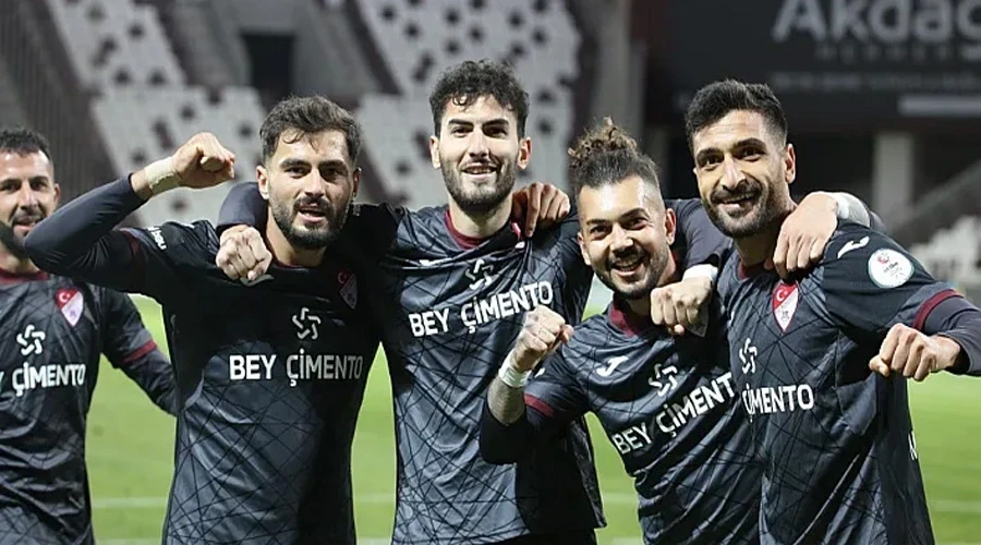 Elazığspor, Serikspor Karşısında Puan Peşinde! Zirveye Göz Kırpıyor!