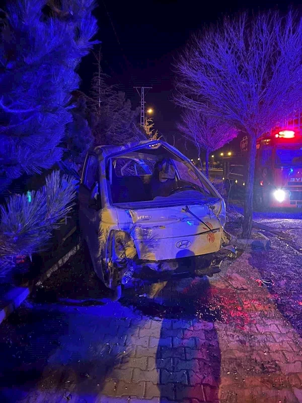 Van’da takla atan minibüsteki 3 kişi yaralandı