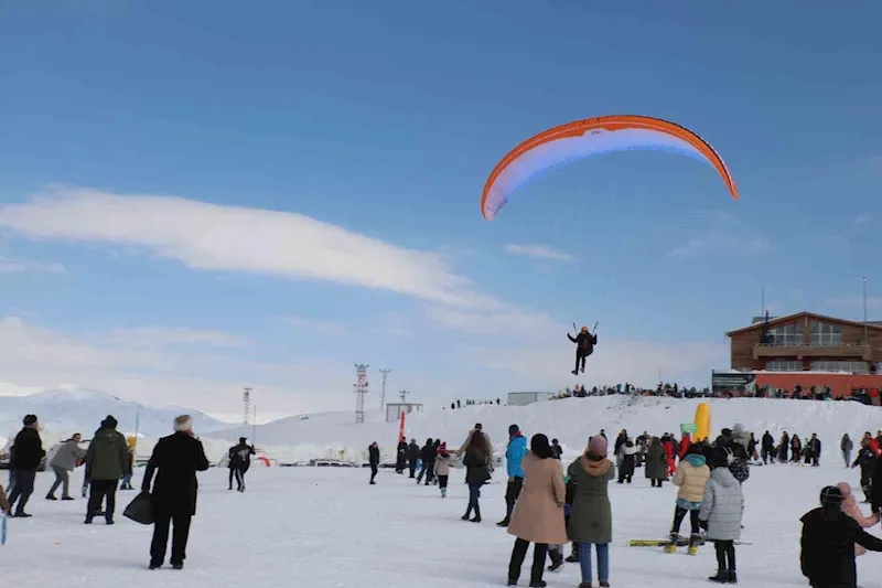Hakkari’de kar festivali coşkusu