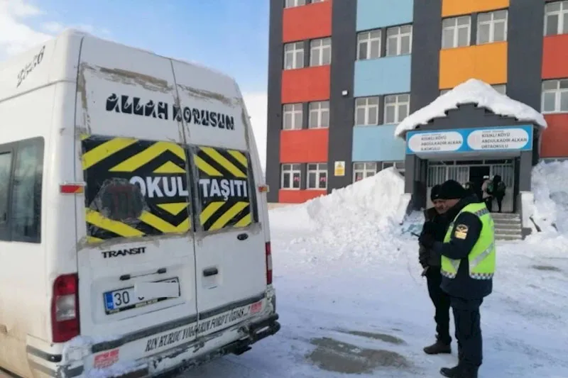 Hakkari’de okul servis araçları denetlendi