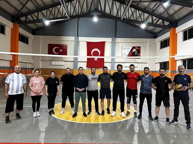 Yüksekova’da iftar sonrası gençlerin durağı İlçe Gençlik ve Spor Müdürlüğü oluyor