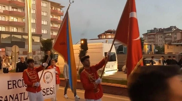 Erciş’te 19 Mayıs bayrak yürüyüşü yapıldı