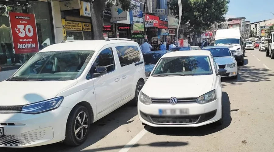 Van Trafiği Kahreden Park Kaosu: Çift Sıra Park Terörü Sürücüleri Çılgına Çeviriyor!