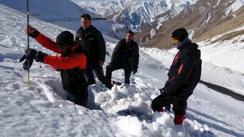 Van’da çığ tehdidine karşı kritik inceleme: O Yol Ulaşıma Açılmayacak