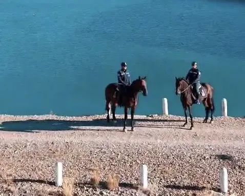 Atlı jandarma timleri Van Zernek Barajı’nda devriyede
