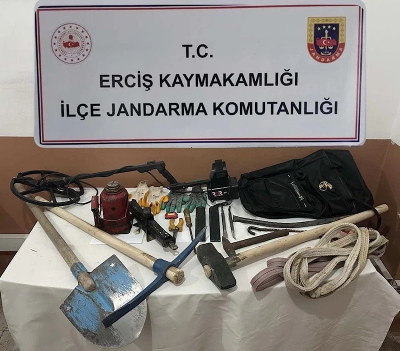 Erciş’te kaçak kazı yapan 4 kişi suçüstü yakalandı