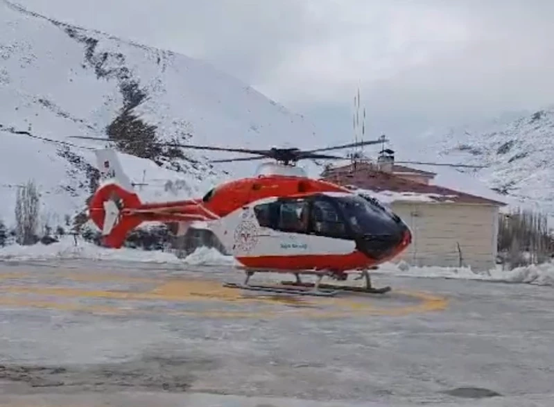 Bahçesaray’da hamile kadın helikopter ambulansla Van’a sevk edildi