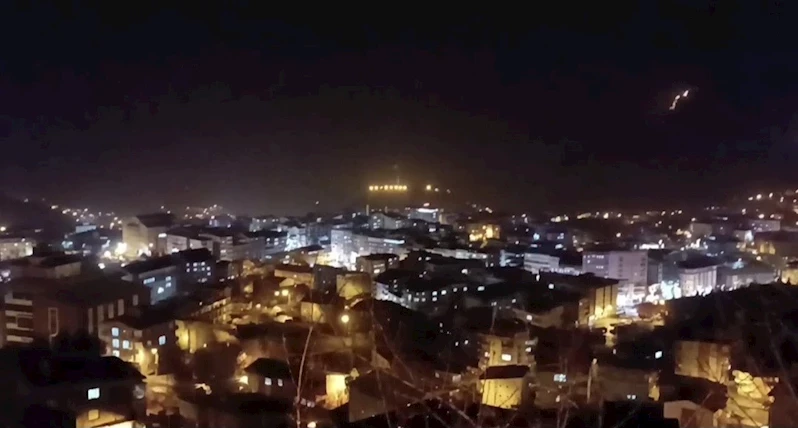 Hakkari’de şiddetli rüzgar çatıyı uçurdu: O anlar kamerada