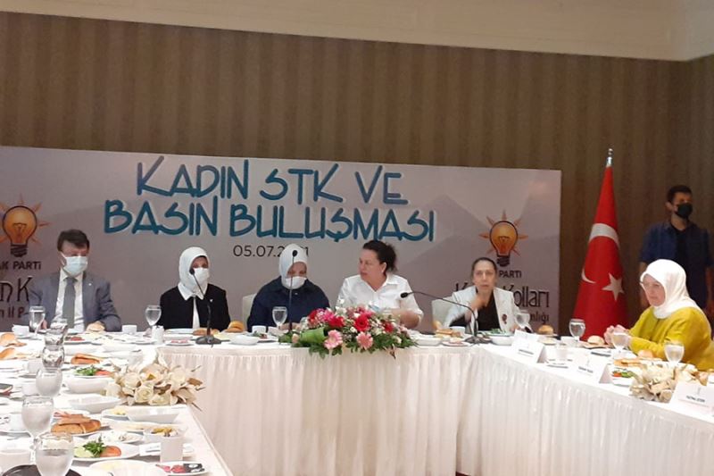 AK Parti Van İl Başkanı Türkmenoğlu kadın girişimcilerle bir araya geldi