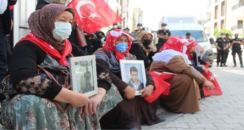 Vanlı anne “Evladımı almadan geri adım atmıyorum, atmayacağım”