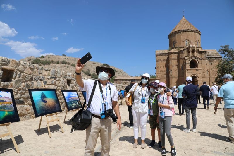 68 ülkenin büyükelçileri ve diplomatları Van Akdamar Adası’nı gezdi