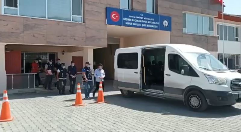 Otelinde kaçak göçmen saklayan 2 otel sahibi ile yabancı uyruklu organizatör tutuklandı