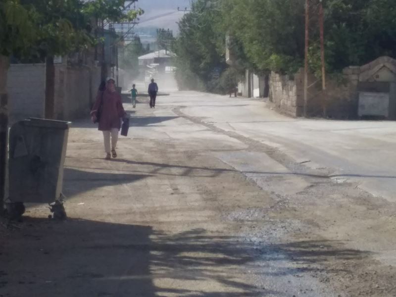 Karşıyaka Mahallesindeki yol sorunu vatandaşı canından bezdirdi
