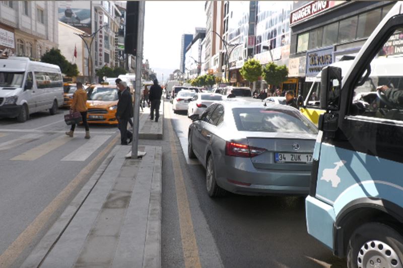 Van’da bitmek bilmeyen trafik çilesi