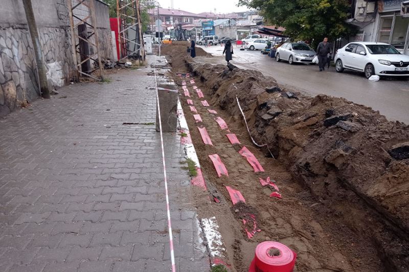 Erciş’te elektrik hatları yer altına alınıyor
