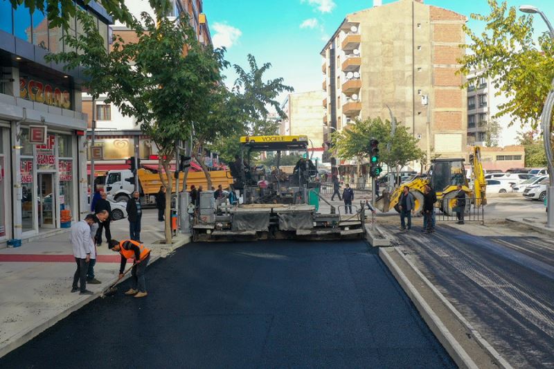 Zübeyde Hanım Caddesi’nde asfaltlama çalışmalarına başlandı