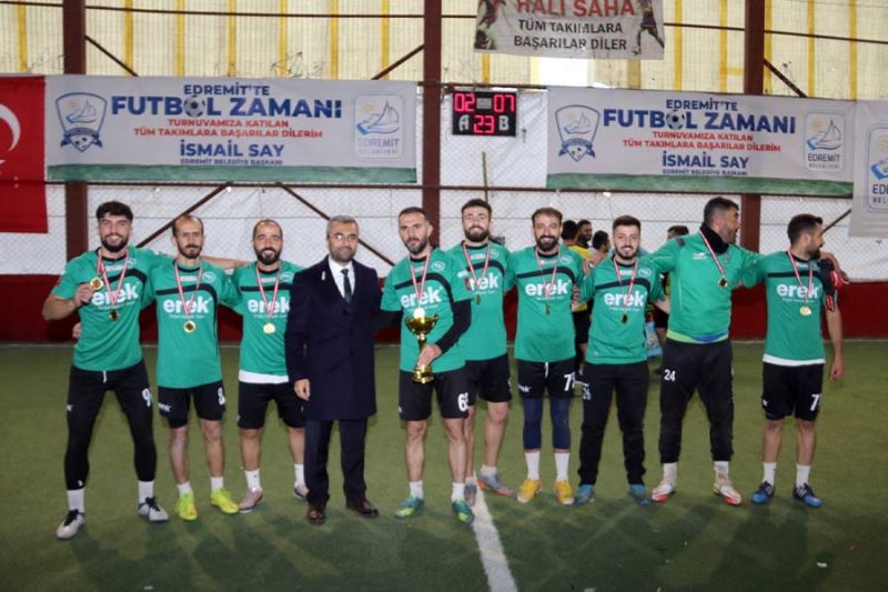 Edremit’te ‘Geleneksel Mahalleler Arası Futbol Turnuvası’ sona erdi