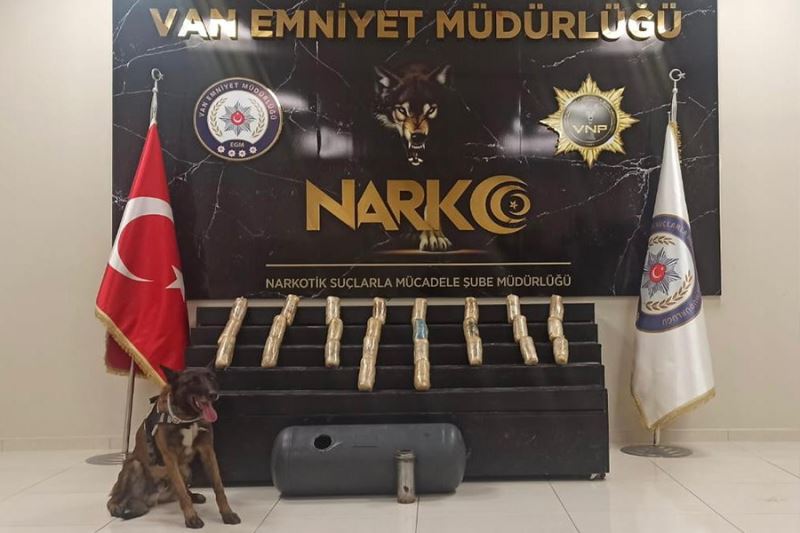 Yakıt deposundaki 15 kilo eroin Magnum’a takıldı