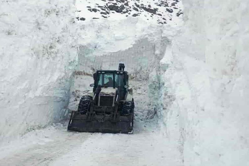 Bahçesaray Dikmetaş yolu ulaşıma açıldı