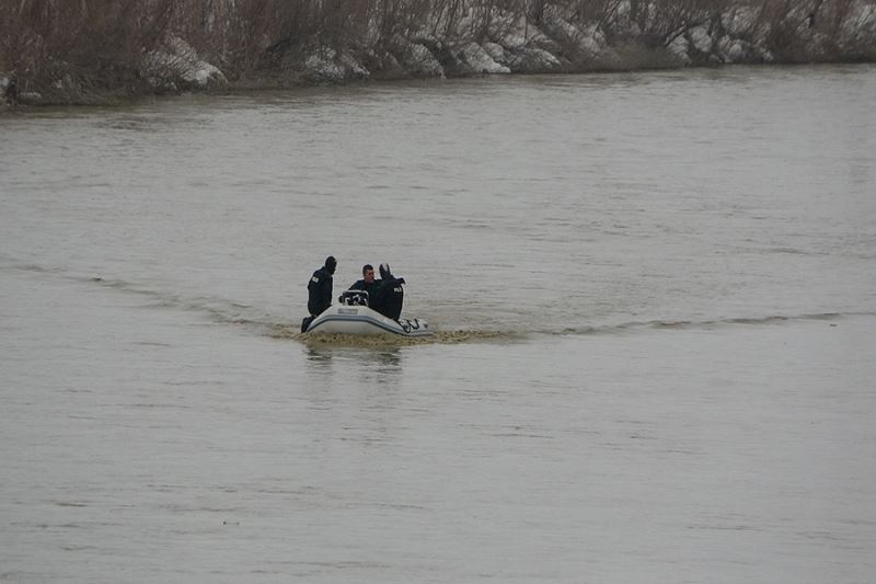 Muş’ta Karasu Nehri’ne düşen Yağmur’u arama çalışmaları sürüyor