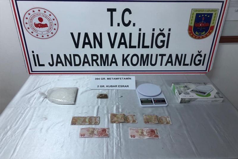 Ticari taksideki yolcunun valizinden uyuşturucu çıktı