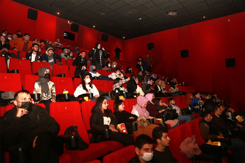 Tuşba Belediyesinden öğrencilere sinema jesti