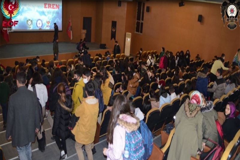 Van’da 2 bin öğrenci Kesişme İyi ki Varsın Eren filmini izledi