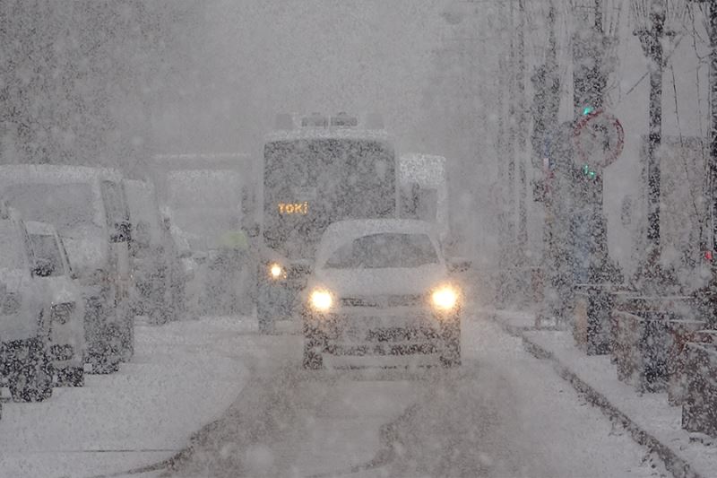 Van’da lapa lapa kar yağışı