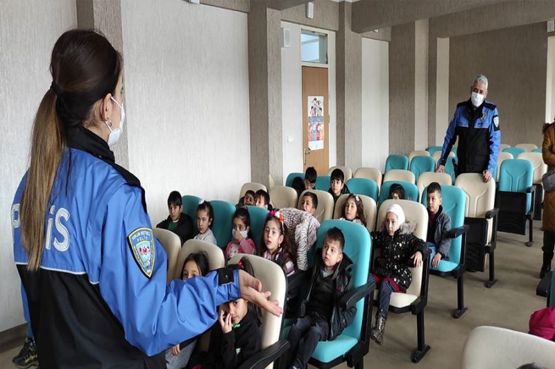 Minik öğrencilere polislik mesleği tanıtıldı