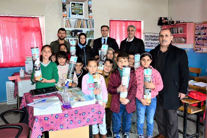 Tuşba Belediyesinden okullara kitaplık ve kitap desteği