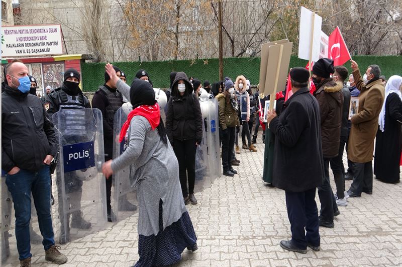 Vatan Partisi’nden annelerin evlat nöbetine destek